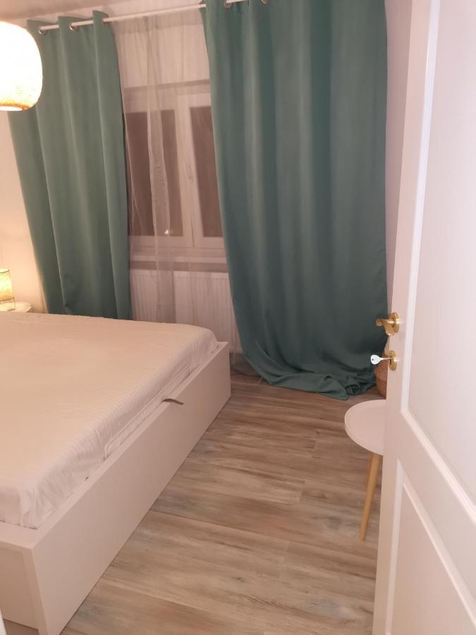 Bloom Box Apartments Craiova Exteriör bild